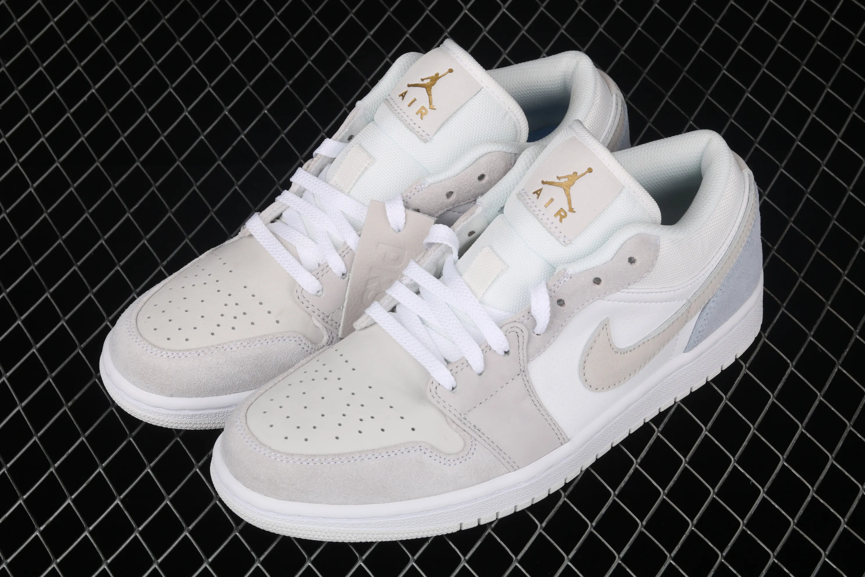 All categories Air Jordan Jordan series basketball shoes Air Jordan 1 Low Y version Air Jordan 1 Low AJ1 Joe 1 low-top top layer leather cultural and leisure sports sneakers CV3043-100